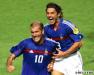 Francie - Anglie: Zidane (vpedu) a Lizarazu