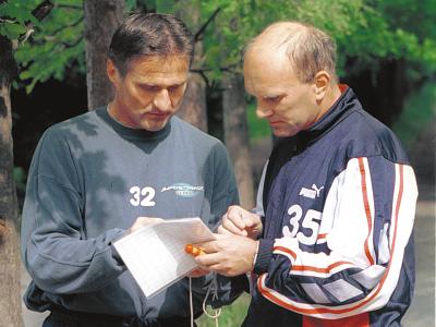 ASISTENT TRENRA. S Vlastimilem Palikou (vpravo) na trninku Jablonce, kter spolen vedli v letech 2001 a 2003.