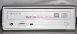 Jedna z prvnch DVD+RW mechanik od Sony