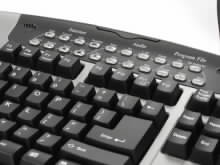 Klávesnice se může chlubit více než dvěma desítkami nadstandardních kláves