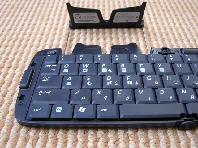 Externí Bluetooth klávesnice HP - vydrží a moc nestojí (recenze zařízení) -  iDNES.cz
