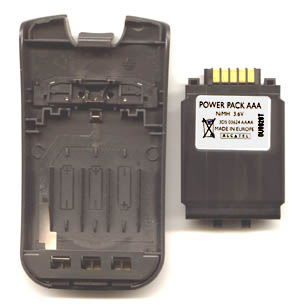Rozebran baterie - po vyndn akupacku z krytu baterie mete pout AAA baterie normln, tedy mionky :)