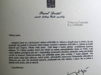 Dopis, kter Douglasovi napsal ministr kultury Pavel Dostl v roce 2003. Pe, e Ameriana neme uznat jako nlezce relikvie.