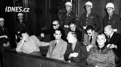 Bavorský zastupitel za AfD vzpomínal na nacistu Hesse. Historické souvislosti prý neznal