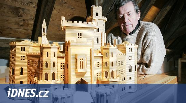 Má největší sbírku hradů a zámků v republice. Staví je ze špejlí - iDNES.cz