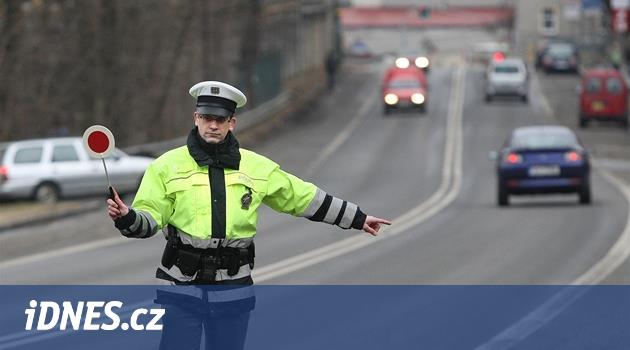 Policie začne používat nové pokutové bloky, mají zabránit machinacím -  iDNES.cz
