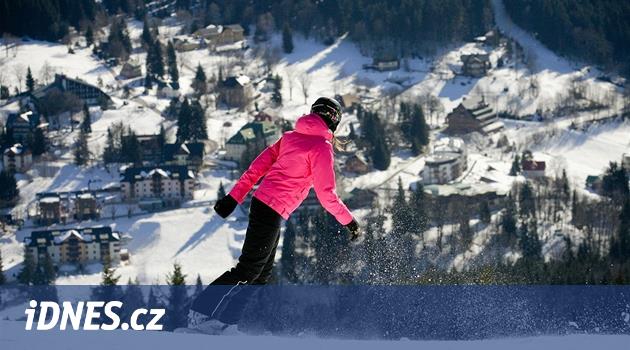 Končí hlavní lyžařská sezona. Permanentky budou v Krkonoších levnější -  iDNES.cz