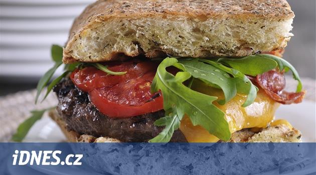 VIDEO: Když hamburger, tak z masa. Neskutečná dobrota podle Pohlreicha -  iDNES.cz
