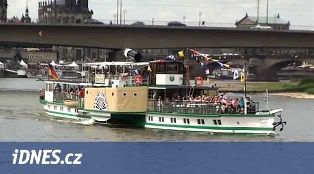 VIDEO: Nadšenci oblehli český parník Vltava při oslavách Drážďan - iDNES.cz