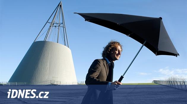 VIDEO: Konečně je na světě deštník, který se ve větru nepřevrátí - iDNES.cz