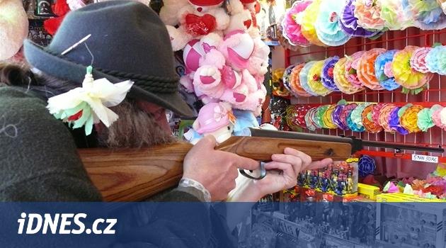 Žďárská pouť: tržby atrakcí byly slabší. Program zpestřili biatlonisté -  iDNES.cz