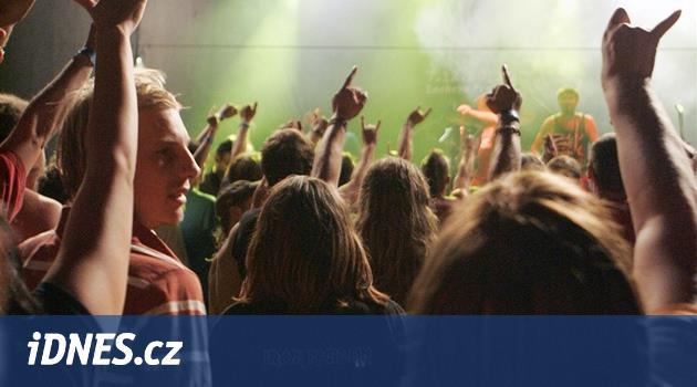 Do festivalů investují hlavně pivovary, operátoři podporu omezují 