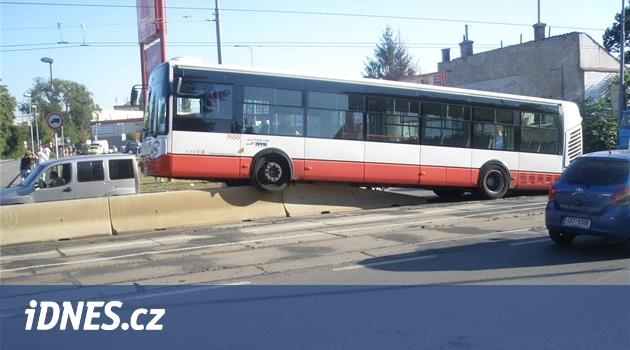 Şehri yıkıyorsunuz, Brno'da toplu taşıma şoförlerini suçluyorlar.  Radyoyu bu yüzden yasakladılar