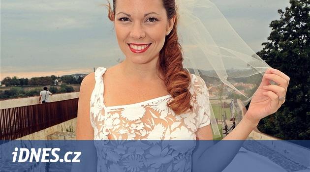 VIDEO: Nosková oblékla průhledné triko bez podprsenky, vidět bylo vše -  iDNES.cz