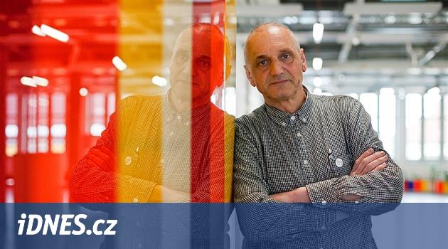 David Vávra Hradec mimarisi için yola çıkıyor, akşamı sinemada sinemada geçiriyor