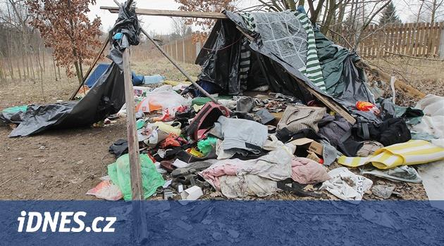 VIDEO: Radnice nechala vyklidit tábořiště bezdomovců u Radbuzy - iDNES.cz