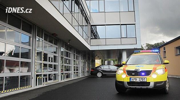 Sanitka na adrese pacientku nenašla, žena zemřela. Rodina viní záchranáře