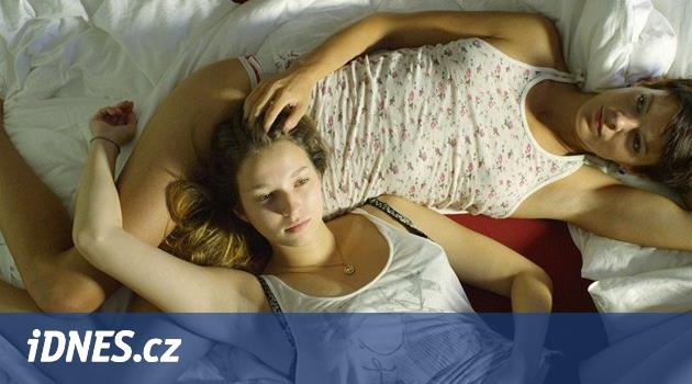 RECENZE: Silně svlékací a silně Nepravděpodobná romance - iDNES.cz