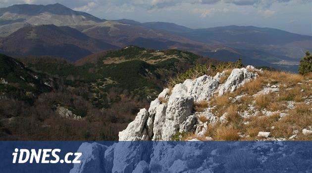 Mezi minami a rozpadlými bunkry. Túra nejkrásnějším pohořím Bosny - iDNES.cz