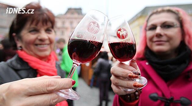 Vinné slavnosti, kluziště i menu šéfkuchaře. Zimní tržnice zabaví Olomouc