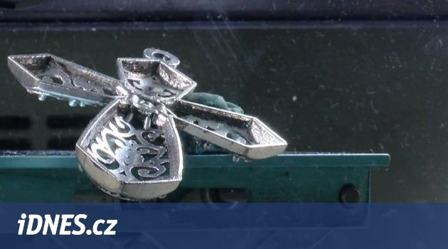 Stříbrné šperky bez stříbra a s jedy. Test MF DNES odhalil chyby e-shopů -  iDNES.cz