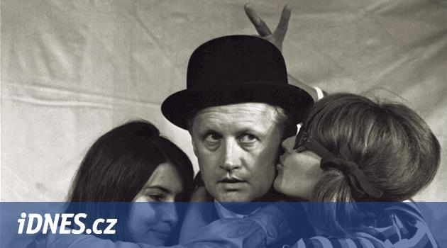 Neyse ki hâlâ hayattaydım.  Jiří Šlitra'dan sonra halk şarkıları ve kız oyunları kaldı