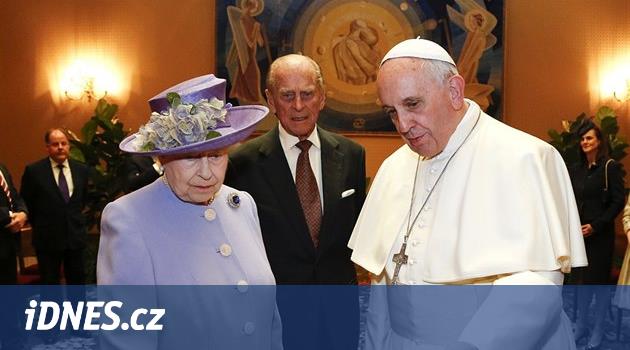 Královna Alžběta II. se poprvé setkala s papežem Františkem - iDNES.cz