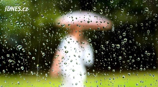 Po teplém začátku týdne přijde změna. Meteorologové předpovídají i bouřky