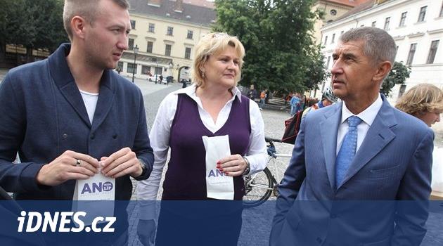 Babiš rozdával koblihy, Kalousek slova, ale nesmiřitelní se dohodli - iDNES.cz