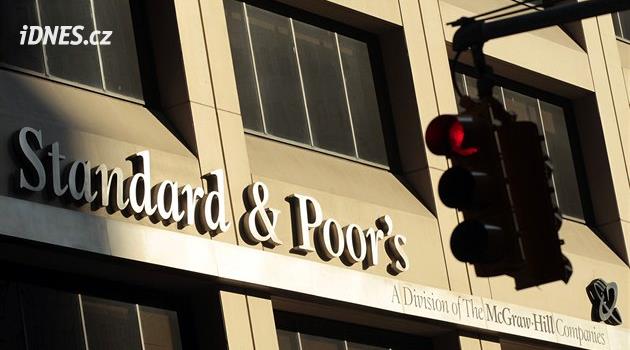 S&P zlepšila výhled ratingu ČR ze stabilního na pozitivní
