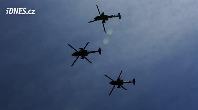 U Hormuzského průlivu se zřítil bojový vrtulník Apache ameri