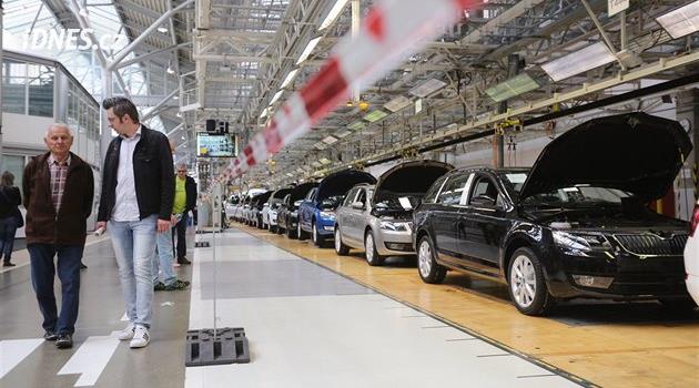 Na svolávací akci koncernu Volkswagen bude muset v ČR kvůli možným problémům s řízením zhruba 200.000 aut, většina z produkce Škody Auto, uvedla ČT.