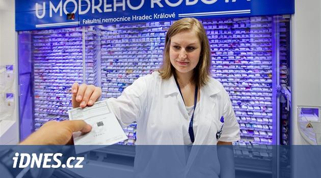 VIDEO: Lékárenský robot se umí ohánět, vydá až 470 krabiček za hodinu -  iDNES.cz