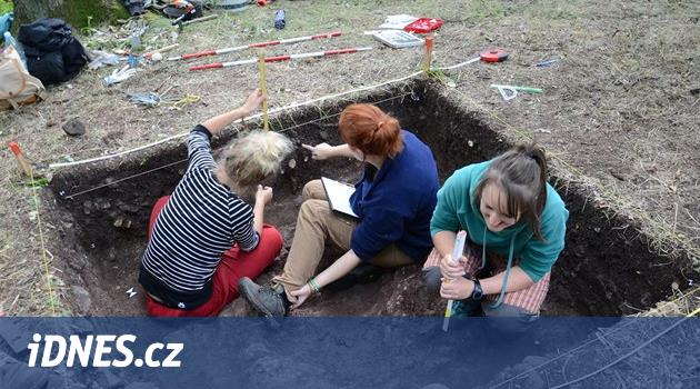 Archeologové doplňují bílá místa na mapě. U Valče našli stopy pravěku -  iDNES.cz