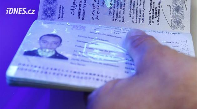 Němci balí kufry. Německo ztrácí vlastní obyvatele, cizinců naopak přibývá