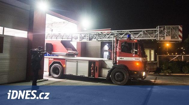 İtfaiyeciler hırsızı çatıdan indirdi, hırsız ancak 1968 yılına ait banknotları çalmayı başardı