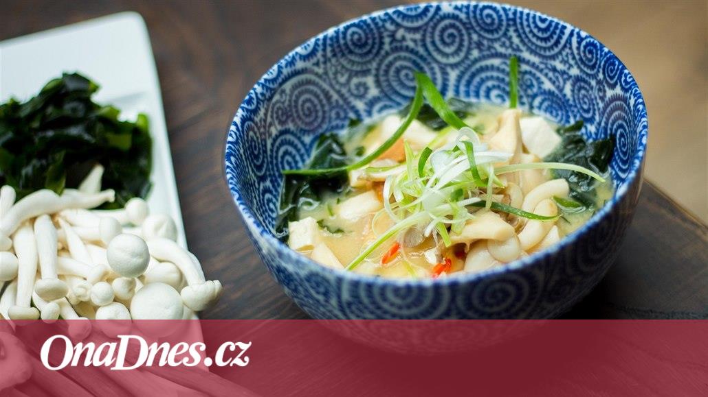 Jak chutnají enoki a shimeji. Zkuste je na pánvi nebo v polévce iDNES.cz