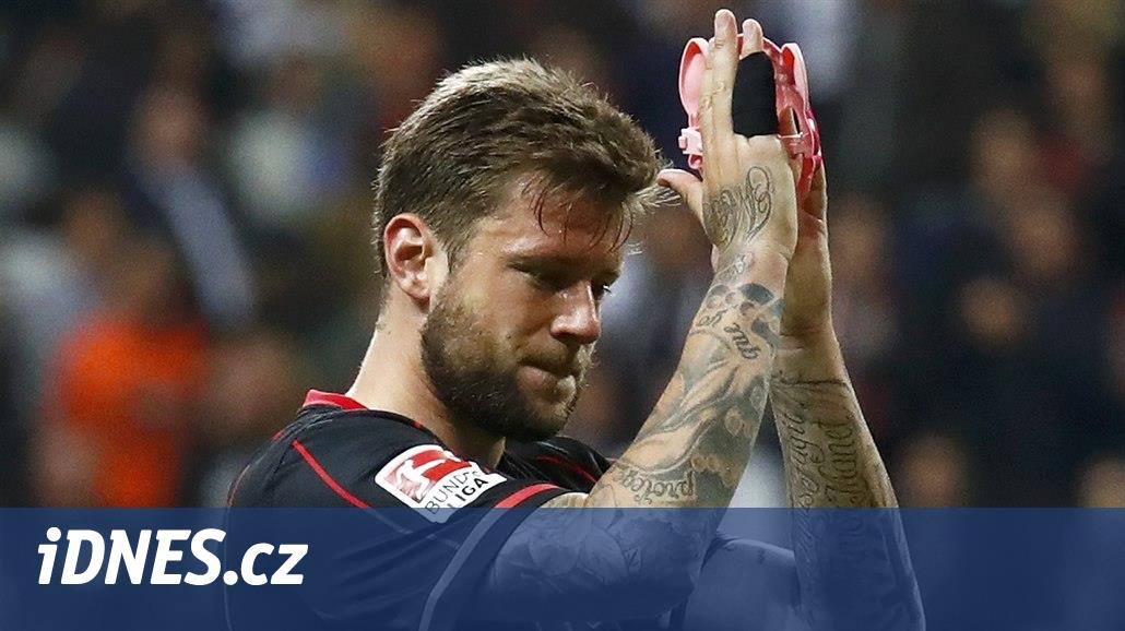 Nešťastné dny kapitána Frankfurtu: rakovina, vlastní gól, razie v domě ...