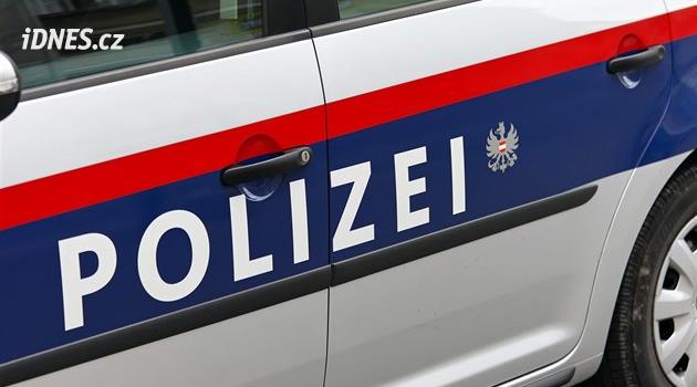 Čech na benzince v Linci brutálně napadl Maďara, kopal ho na zemi do obličeje