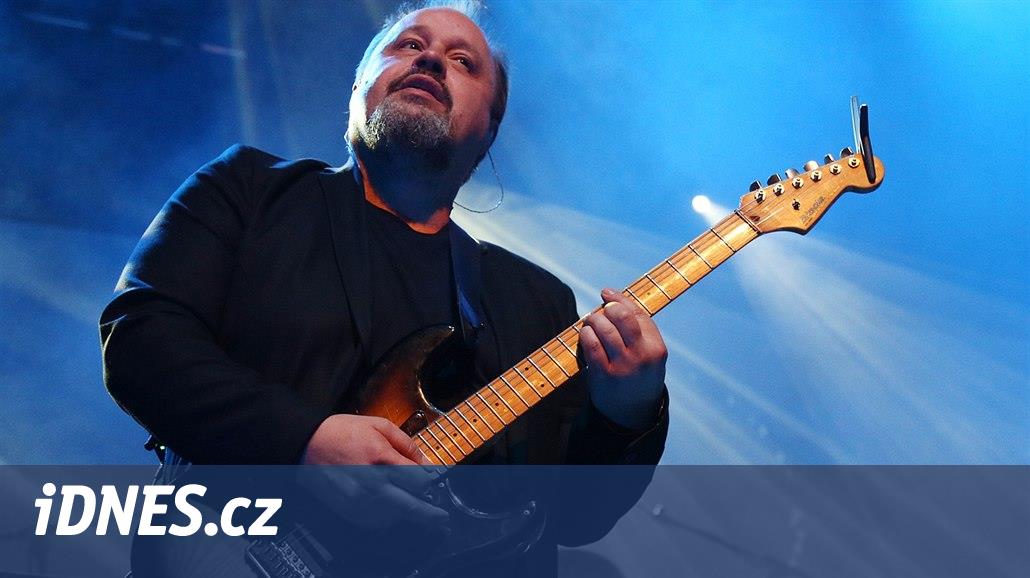 Píšeme víc hudby, než můžeme kdy využít, říká kytarista kapely Marillion -  iDNES.cz