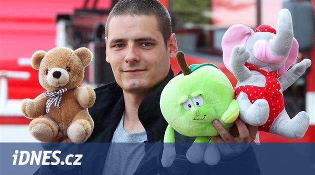 Hasiči přibalili do svých aut plyšáky. Pomáhají dětem v nouzi - iDNES.cz