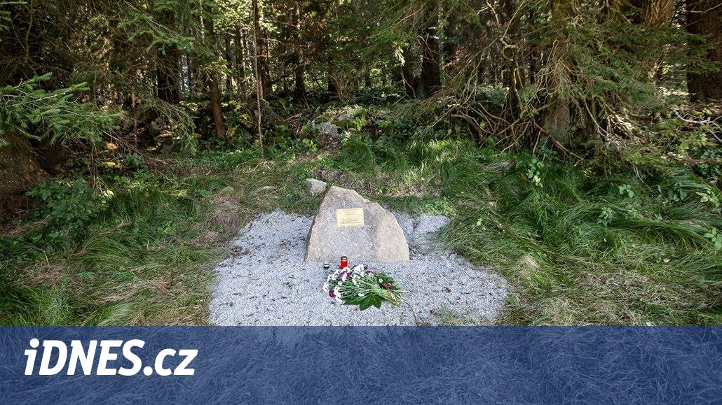 Daireler, Šumava'nın kalbindeki sınır muhafızlarının kışlasının bulunduğu yere inşa edilecek. İnsanlar buna karşı