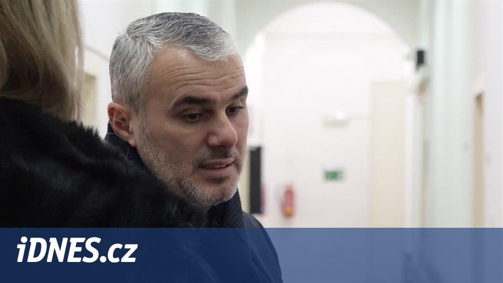 Pitra'dan insanlar Prag'ın merkezinde Balkan Mafia ile bir çatışmaya başladı