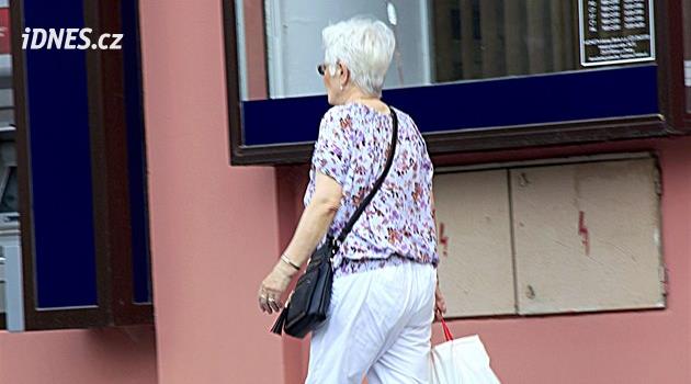Valorizace důchodů bude velmi pravděpodobně nižší než slíbených 300 korun. Tady je důvod