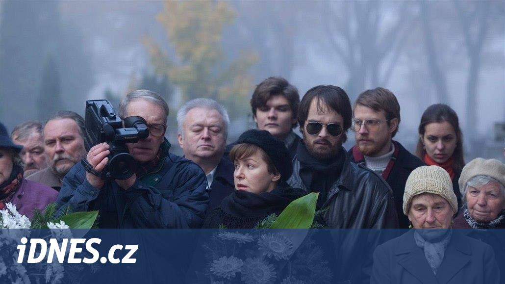 RECENZE: Vážně zázračný debut. Sílu Poslední rodiny násobí černý humor -  iDNES.cz