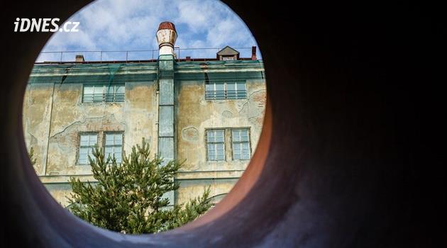 Promění se Kasárna Karlín ve studentské koleje? Praha do opravy investuje 2 miliardy