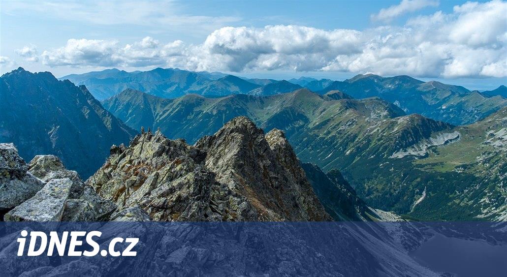 Ve Vysokých Tatrách zahynul český turista, mezi skalami ho našel vrtulník -  iDNES.cz