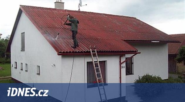 Natřením střechy můžete prodloužit její životnost i o dvacet let - iDNES.cz