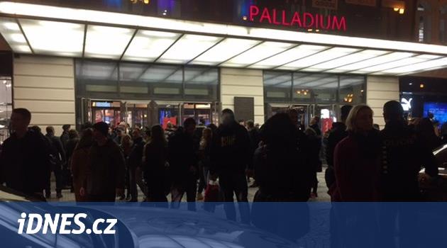 Ostravan nahlásil bombu v pražském Palladiu. Zkoušel, jestli ho chytí -  iDNES.cz
