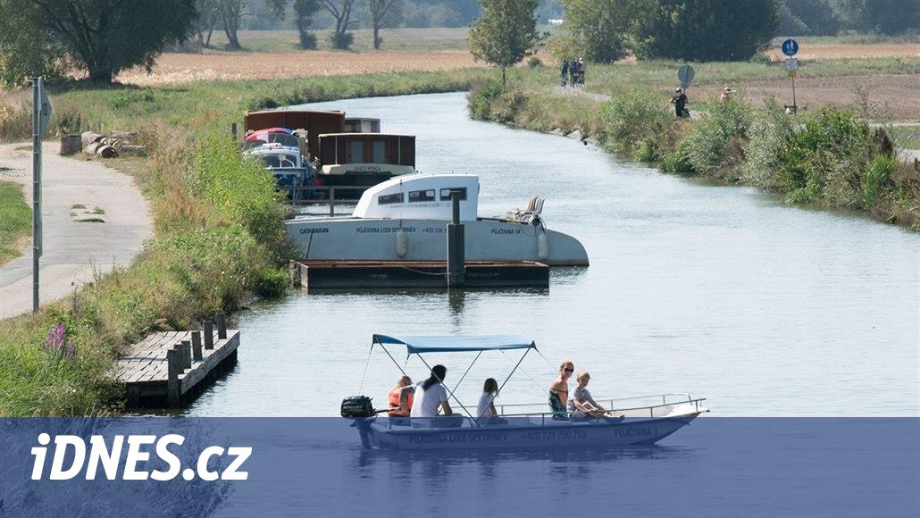 Vlakem na výlet: Baťův kanál nabízí dobrodružství na vodě i pohodu na kole  - iDNES.cz